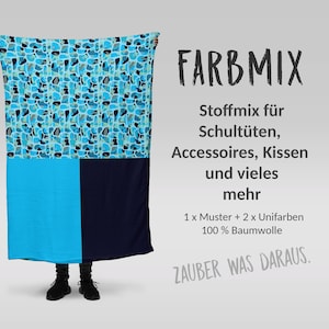 Könnte beinhalten: Ein blauer und weißer gemusterter Stoff mit einem einfarbigen blauen und schwarzen Stoffpanel. Der Stoff ist mit "FARBMIX" beschriftet und wird als Stoffmix für Schultüten, Accessoires, Kissen und vieles mehr beschrieben. Der Stoff ist 100% Baumwolle.