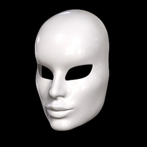 Puede incluir: Una máscara de plástico blanca con un diseño sencillo, con dos agujeros para los ojos y una boca esculpida. La máscara es lisa y brillante.