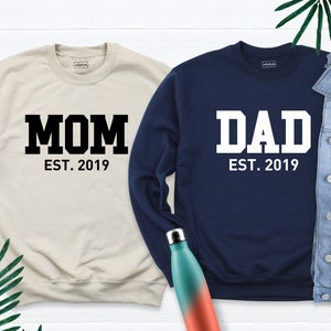 Mom Dad Custom Sweatshirt, Family Sweatshirt, Mama Sweatshirt Gift, New Dad Gift Shirt, Custom Sweatshirt, Valentine Gift Shirt, Family Tee