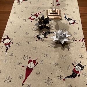 Table runner / Christmas table runner / elves on nature | Christmas decoration | Christmas gift, table decoration, linen look