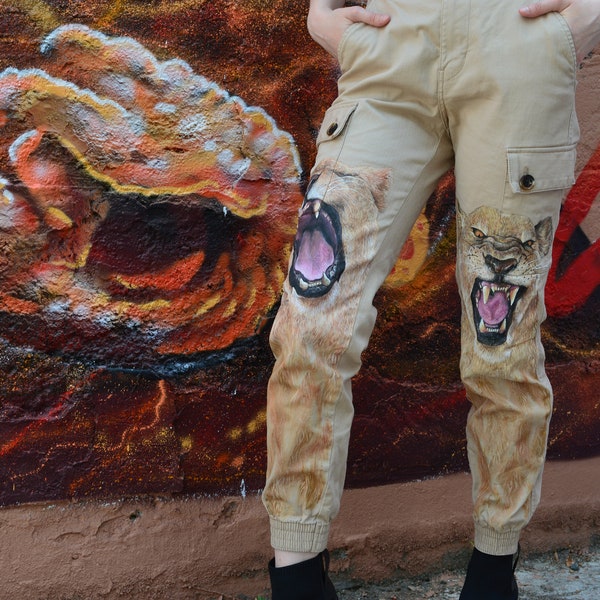 Custom hand painted pants for Woman - SAFARI lion style. Birthday gift/ Pantalon personnalisé / personalised gift / gift for her