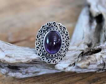 Amethyst Silver Ring - Size: 7