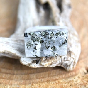 Green Tourmaline in Quartz Carved Stone Ring - Size: 7