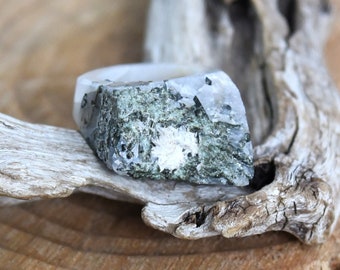 Green Tourmaline in Quartz Carved Stone Ring - Size: 7
