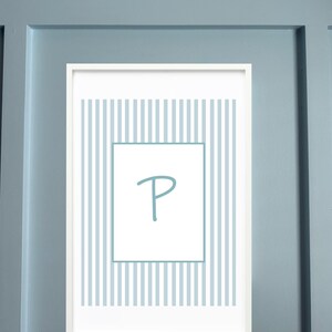 Arte de pared con la inicial P, inicial para habitación de bebé niño, inicial a rayas