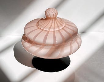 Bombonera vintage de Murano con espiral rosa, Italia, MCM Empoli, Opalina, filigrana, caja con tapa, década de 1950, años 50, mediados de siglo, vidrio lechoso, ópalo, años 70
