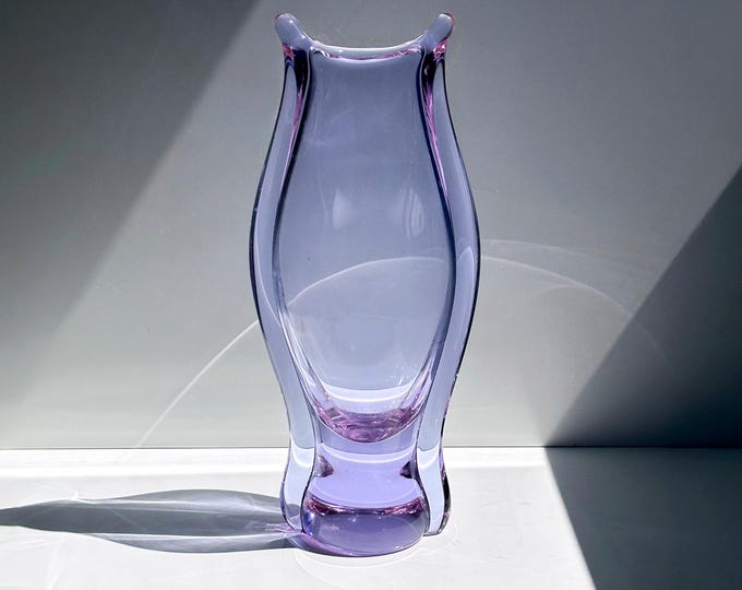 Vintage vase Bohemia Czech Alexandrite glass neodymium Zelezny Brod ZBS Miroslav Klinger Železnobrodské sklárny lilac pink light blue