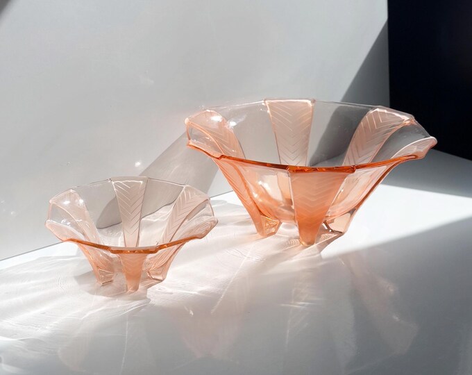 Set of 2 vintage Rosalin glass bowls, Walther Söhne Athene bowls, 1930s Art Deco pressed glass, pink plates, serving dishes, 1930s, 1920s