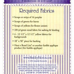 Peut inclure: Un patron imprim&eacute; pour un chemin de table en patchwork de pens&eacute;es. Le patron comprend des instructions pour les besoins en tissu, y compris des chutes de tissus violets, verts et jaunes, ainsi qu'un morceau de tissu pour le dos. La taille finie du chemin de table est de 31,75 cm sur 134,6 cm.