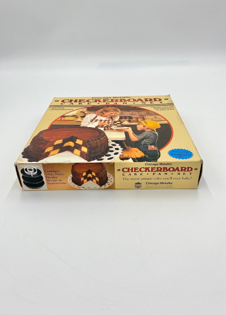Chicago Metallic Non-Stick Checkerboard Cake Pan Set - Thumbnail 5