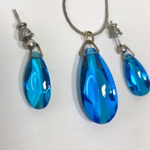 Vintage Necklace And Earrings With Blue Jewels Costume Jewery.