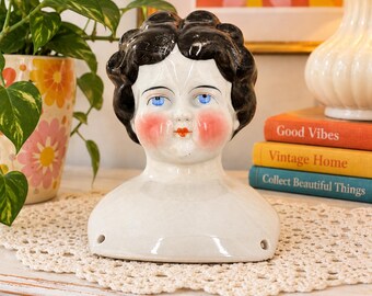 Busto de muñeca de porcelana vintage, cabeza de 5 pulgadas con hombros, cabello negro moldeado, ojos azules, cabeza de muñeca china vintage