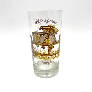Vintage 1969 HOLLY HOBBIE American Greetings Glass &quot;Life’s a Picnic...Enjoy It!&quot;