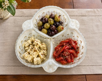 Plato de aperitivos vintage dividido, bandeja de servir de vidrio prensado de 3 secciones, detalle floral, vajilla vintage, diseño de puntos en relieve