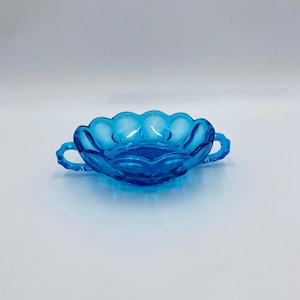 Vtg Double handle Blue Glass thumbprint candy dish, bon bon, bowl, 6.5” CHIP.