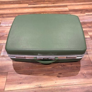 Vintage Boyle Suitcase Luggage Hardshell Green No Keys.