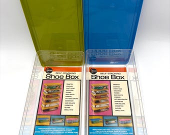 Juego de 2 cajas de almacenamiento de zapatos Vintage Wil Hold, plástico transparente, tapas verdes y azules, contenedores de almacenamiento retro, 12.5 x 6.75 x 3.75