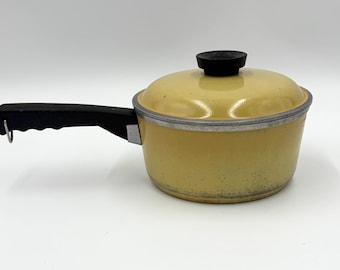 Cacerola de aluminio Vintage Harvest Gold Club / Olla de cocina amarilla de mediados de siglo / Utensilios de cocina retro / Decoración de cocina rústica / Cocina vintage