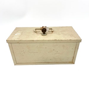 Lockable Key Box  by Kekab All Metal 35 Key rings Included Vintage.