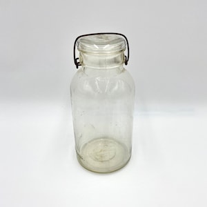 Vintage LIQUID Inblik pot Quart maat met glazen deksel en draad bail sluiting CRACK Chips