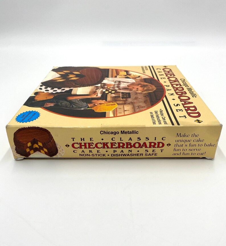 Chicago Metallic Non-Stick Checkerboard Cake Pan Set - Thumbnail 2