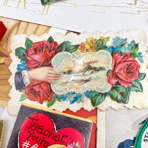 Tarjetas de felicitación de papel vintage, postales, sellos, festividades diversas, Navidad, San Valentín, Día de la Madre. ESCRITO EN un lote grande.