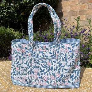 Handbedruckte gesteppte Baumwolltasche, Block-Print-Einkaufstasche für Frauen, Boho-Reisetasche, handgemachte Schultertasche, große Strandtasche, Weekender