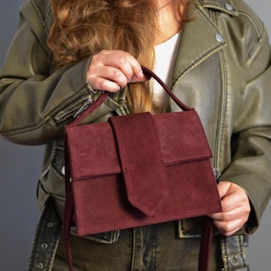 Weinrote Wildleder Handtasche, Echtleder Schultertasche für Frauen, Verstellbarer Riemen Winter Clutch Tasche, Abend Crossbody Tasche