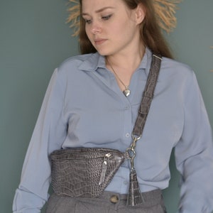 Sac banane gris en cuir véritable, sac étui classique pour unisexe, sac banane rétro, sac à bandoulière minimaliste, sac banane pour femme, sac croisé