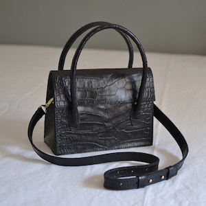 Croco Design Leder Clutch Bag, schwarze Lederhandtasche für Frauen, verstellbare Mini Crossbody Geldbörse, kleine Leder Hobo Geldbörse, Handytasche