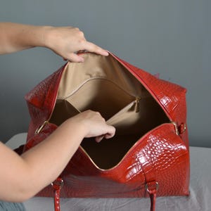 Leather Duffel Bag,
Weekender Bag,
Travel Bag for Women,
Red Overnight Bag,
Cabin Travel Bag,
Large Vacation Bag,
Personalized Gym Bag,
Leather Luggage Bag,
Leather Suitcase Bag,
Large Handmade Purse,
Gift for Sister,
Croco Pattern Bag,
Leather Gifts
