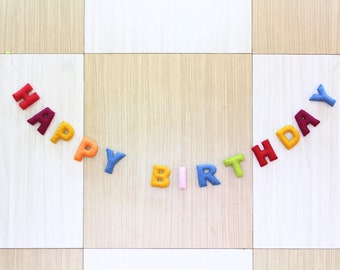 Vilt Happy Birthday Slinger (150 CM) - Meerkleurige letters - Verjaardagsslinger - Pure wol handgemaakt uit Nepal