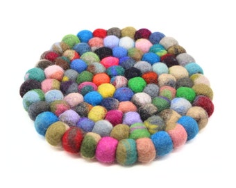 Juegos de salvamanteles de bolas de lana de colores (20 cm) / Agarraderas calientes de cocina redondas hechas a mano / Protección de mesa y servicio ecológico