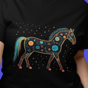 宇宙馬Tシャツ、ユニセックスヘビーコットンTシャツ、馬好きのシャツ、スピリチュアルTシャツ、スピリットアニマルシャツ、コスモスTシャツ、天体シャツ、ギフト