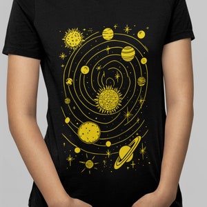 Camiseta celestial, camiseta unisex de algodón pesado, camisa cosmos, camiseta dorada del sistema solar, camiseta de astronomía, camiseta de estrellas de la luna del sol, regalo de mapa estelar