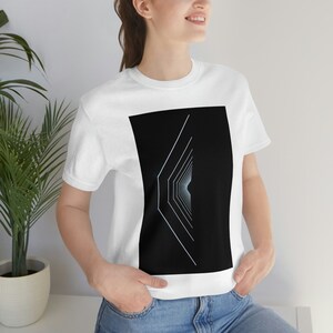 Illusion Graphic Unisex Tee: Modern Geometric Design