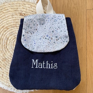 Sac à dos maternelle cousu main en velours personnalisé et coton Liberty ou fleuri, sac nounou, sac crèche, sac pour doudou, sac à dos brodé
