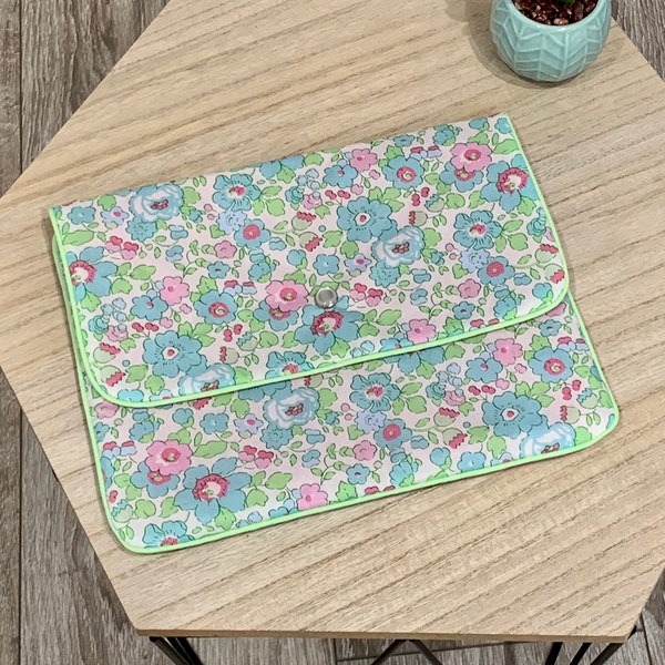 Pochette Liberty  molletonnée Grand format Liberty betsy néon bloom, betsy watermelon, gris métallisé, coloris au choix