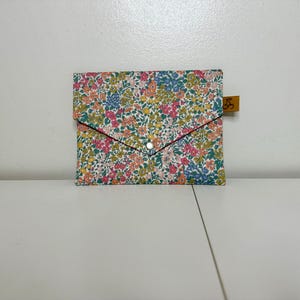 Pochette en coton Liberty  « Johanna Louise », molletonnée, doublée. Trousse maquillage, pochette de sac