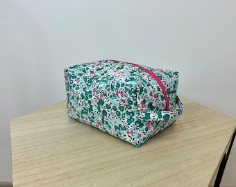 Liberty “Wiltshire Emerald” pencil case, Liberty exclusive. Square format, quilted, lined. Toiletry bag, makeup bag, travel bag, etc.