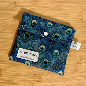 Pochette enveloppe en Liberty  molletonnée, doublée. Trousse maquillage, rangement divers, pochette de sac ….