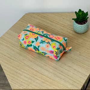 Astuccio rettangolare Petit Pan in cotone rivestito con motivo “Hippie Azur”