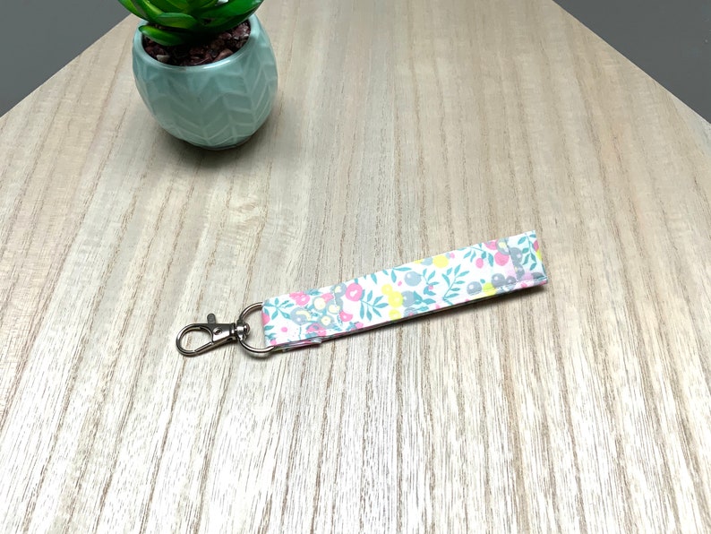 Liberty key ring Wiltshire macaron