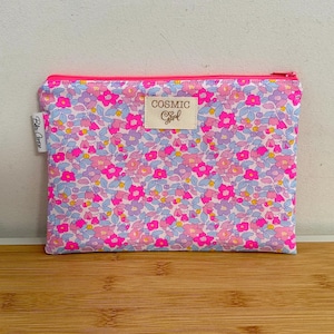 Pochette,  molletonnée, doublée Liberty néon rare « Betsy Berry Giggle », Pochette de sac, trousse maquillage accessoires…
