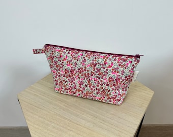 Toiletry bag, make-up… in Liberty Wiltshire neon pink plum, fleece, lined. Gift idea