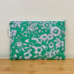 Pochette,  molletonnée, doublée Liberty « Emma Bloom Emeraude » , Pochette de sac, trousse maquillage accessoires…