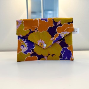 Pochette enveloppe en coton Liberty  «Ikatee Anémone Bohème», molletonnée, doublée. Trousse maquillage, école, rangement, pochette de sac