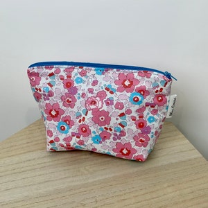 Trousse liberty, molletonnée, doublée. Trousse maquillage, de voyage, à crayons, …