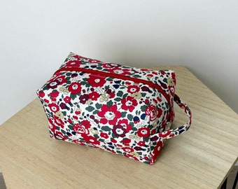 Liberty Betsy Christmas toiletry bag, fleece, lined, with handle. Make-up kit, accessory storage, etc.