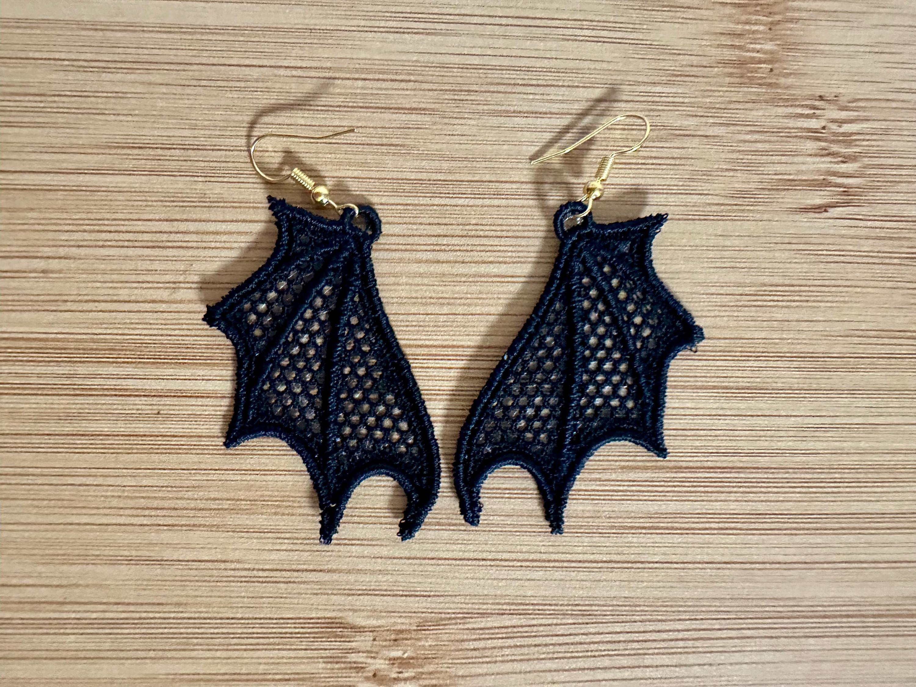 コウモリの羽が刺繍された黒いレースのイヤリング、ハロウィン コウモリの羽が刺繍された黒いレースのイヤリング、ハロウィン